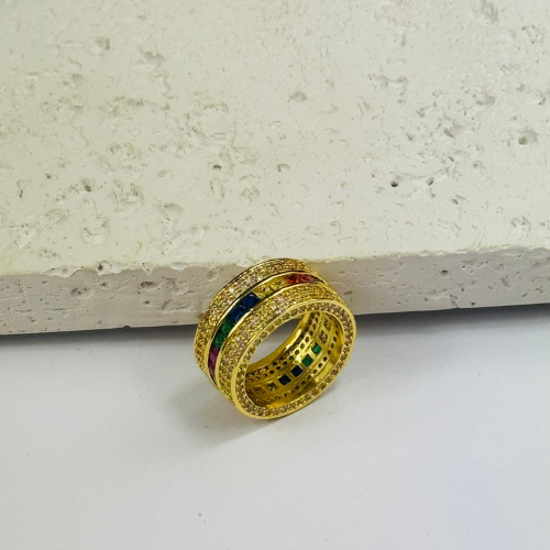 Anel Carrê de Luxo Cravejado