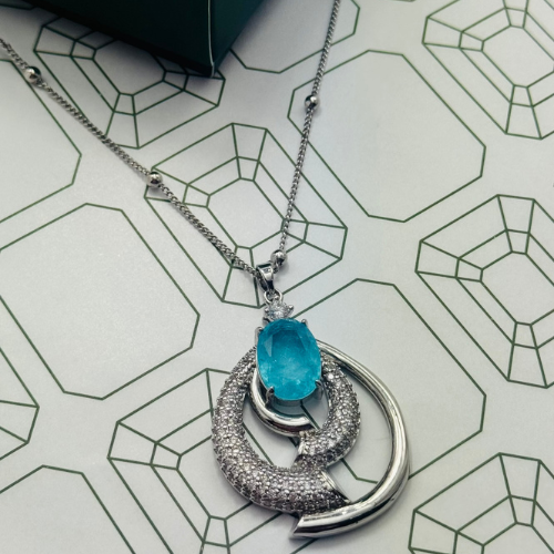 Colar Fusion Oval com Armação semi Cravejada