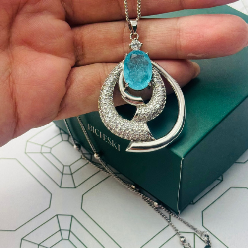 Colar Fusion Oval com Armação semi Cravejada