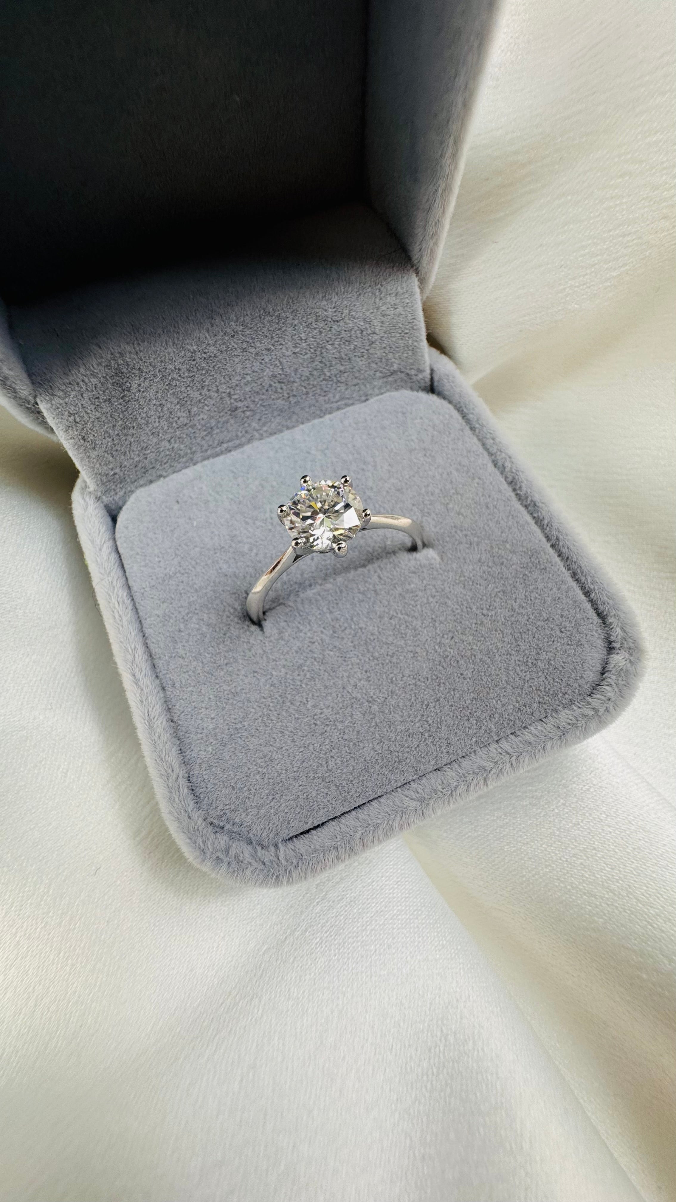 MOISSANITES