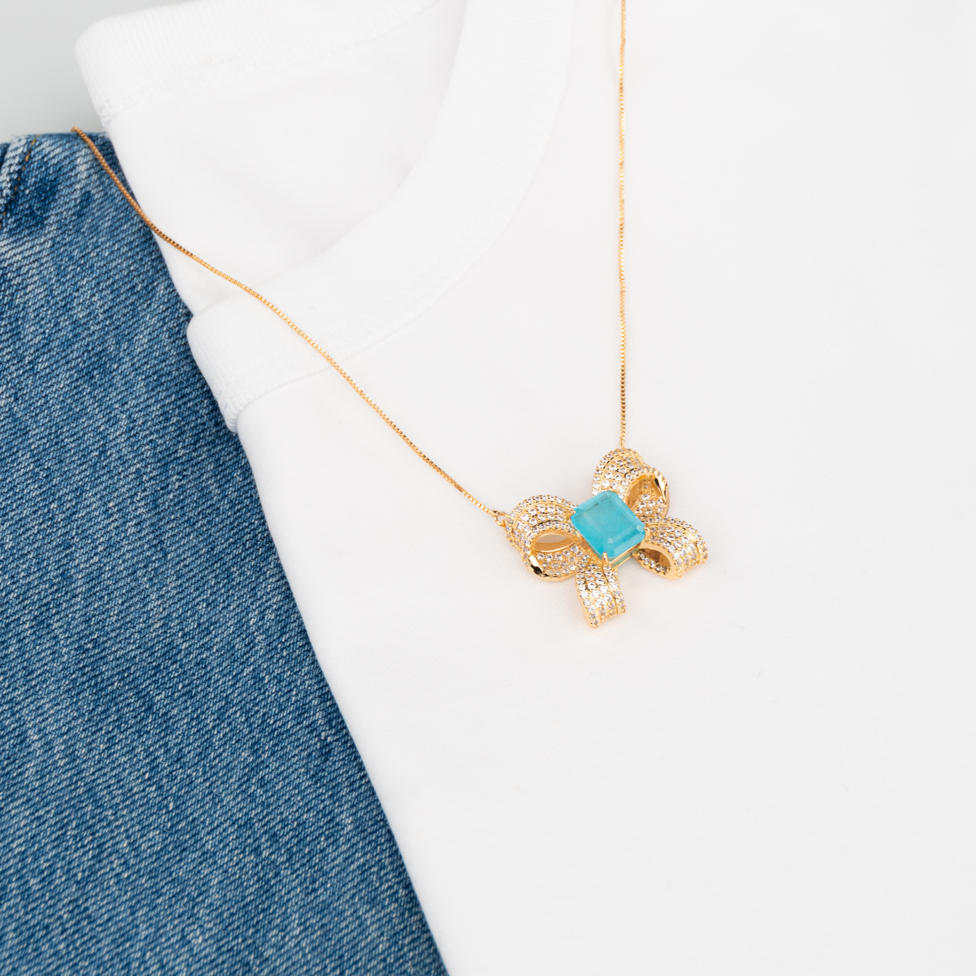 Colar Fusion e Laço Cravejado Azul Quadrado