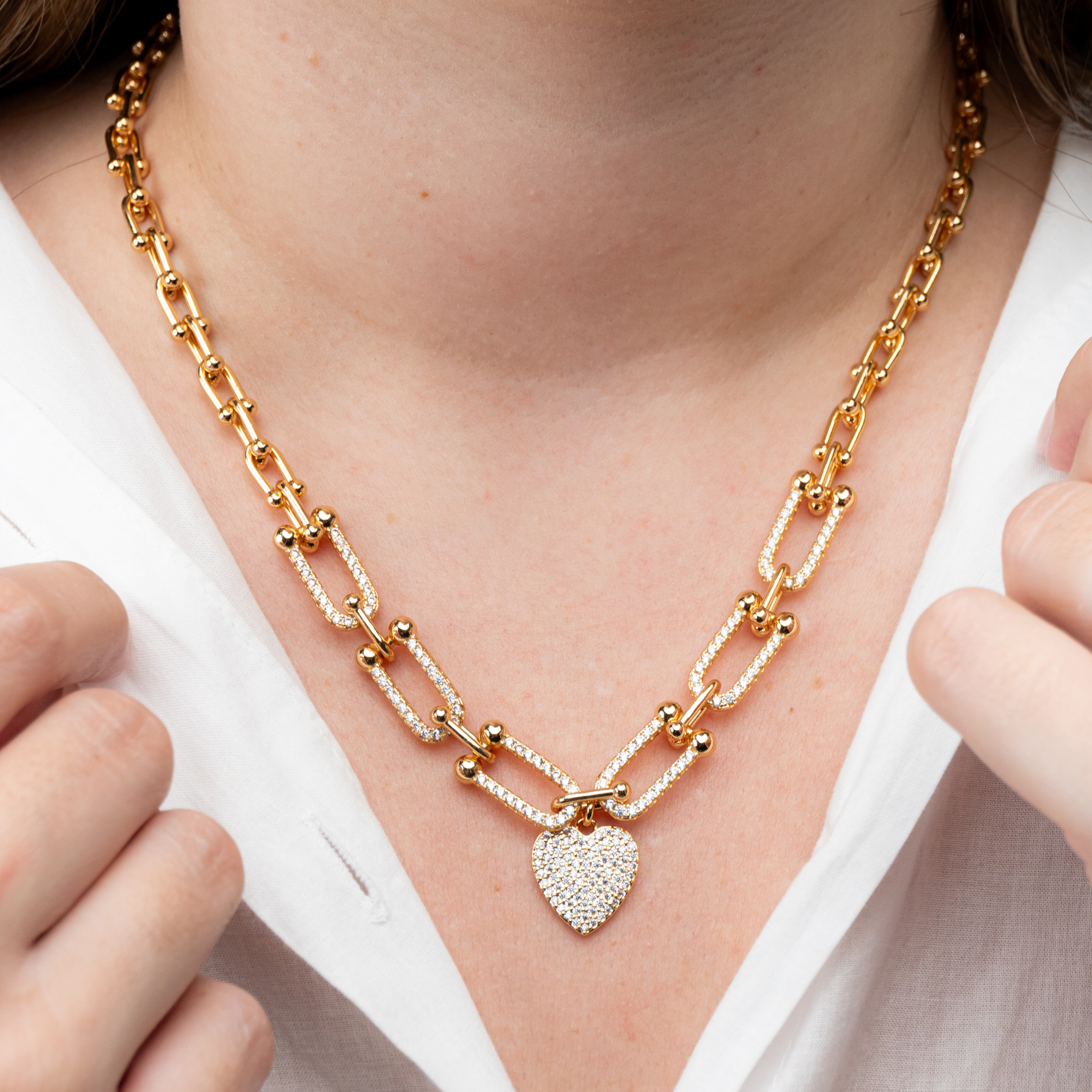 Colar Elos Longos Coração Cravejado