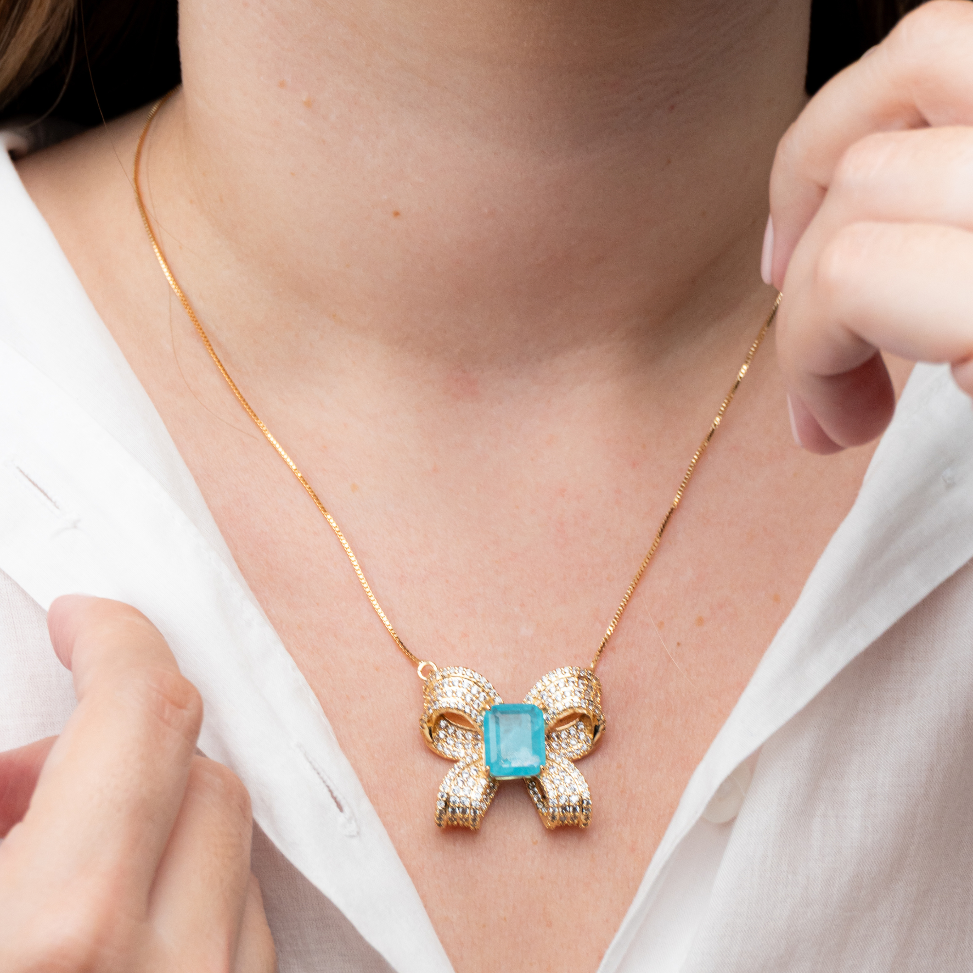 Colar Fusion e Laço Cravejado Azul Quadrado