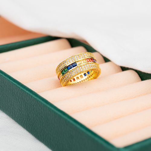 Anel Carrê de Luxo Cravejado