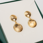 Brinco Conchas Escovadas e Cravejadas