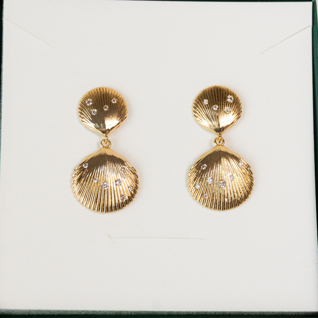 Brinco Conchas Escovadas e Cravejadas