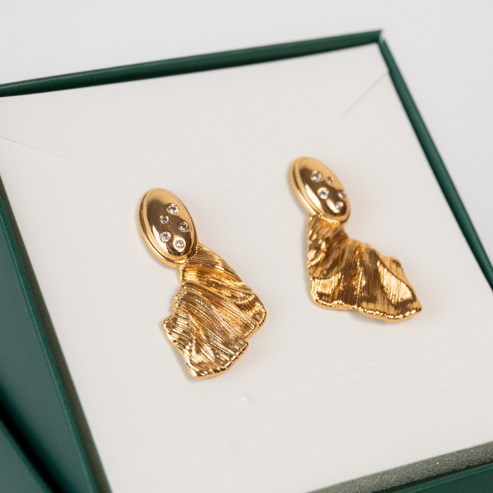 Brinco Dourado Texturizado Aura