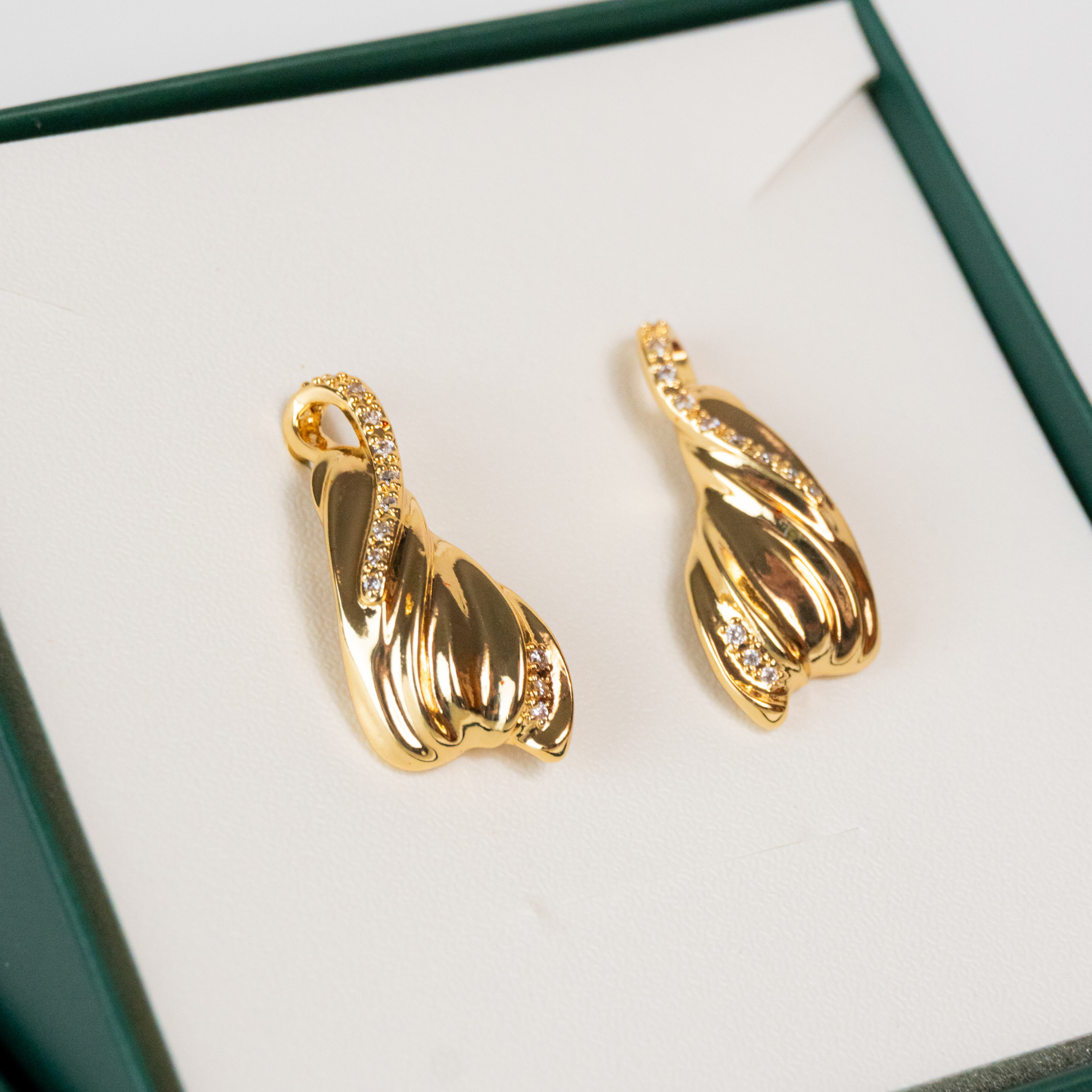 Brinco Orgânico com Micro Zircônias Cravejadas