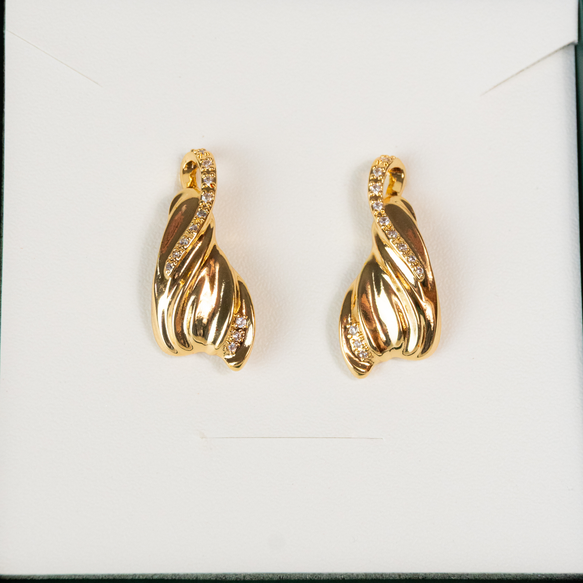 Brinco Orgânico com Micro Zircônias Cravejadas