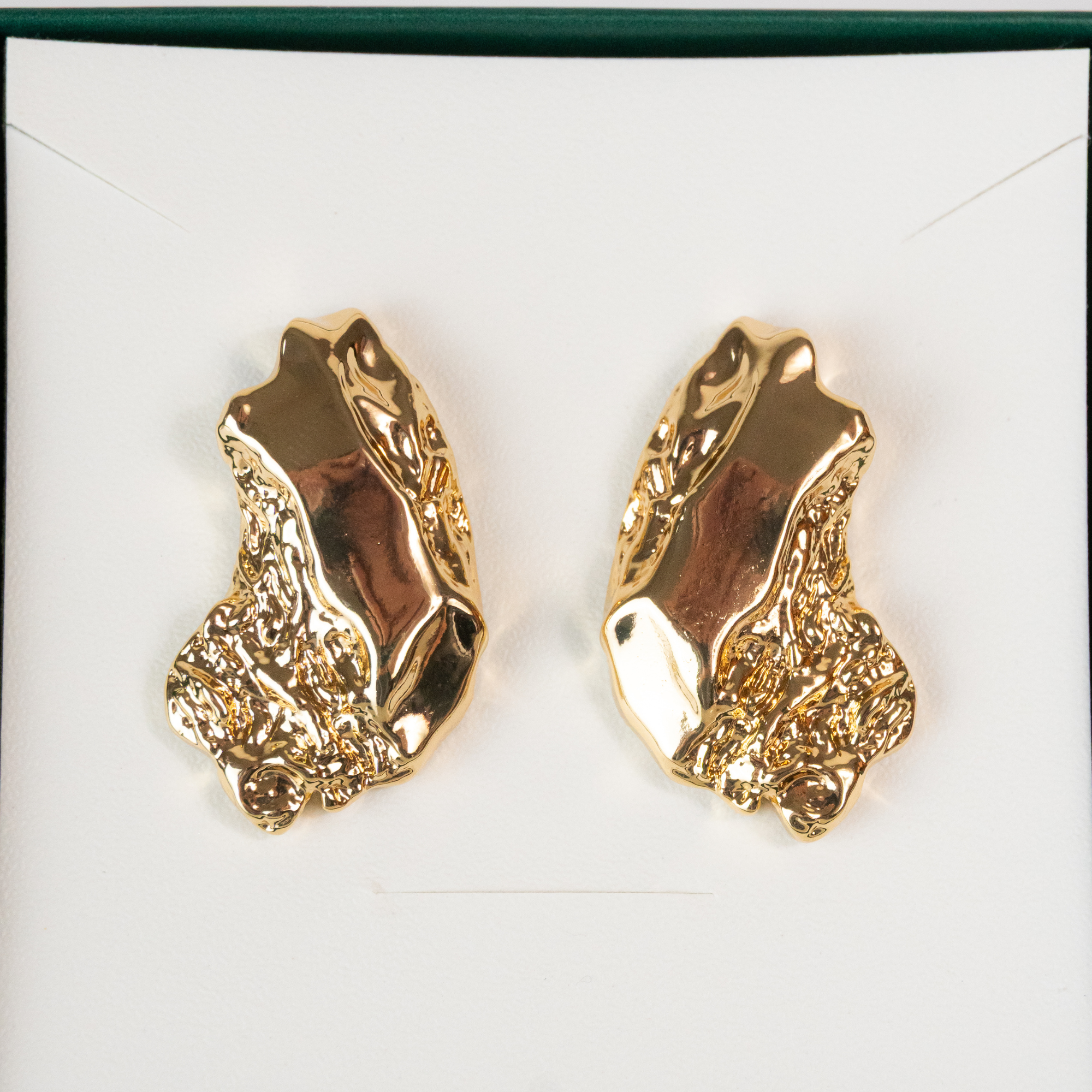 Brinco Polido Texturizado e Cravejado por Micro Zircônias