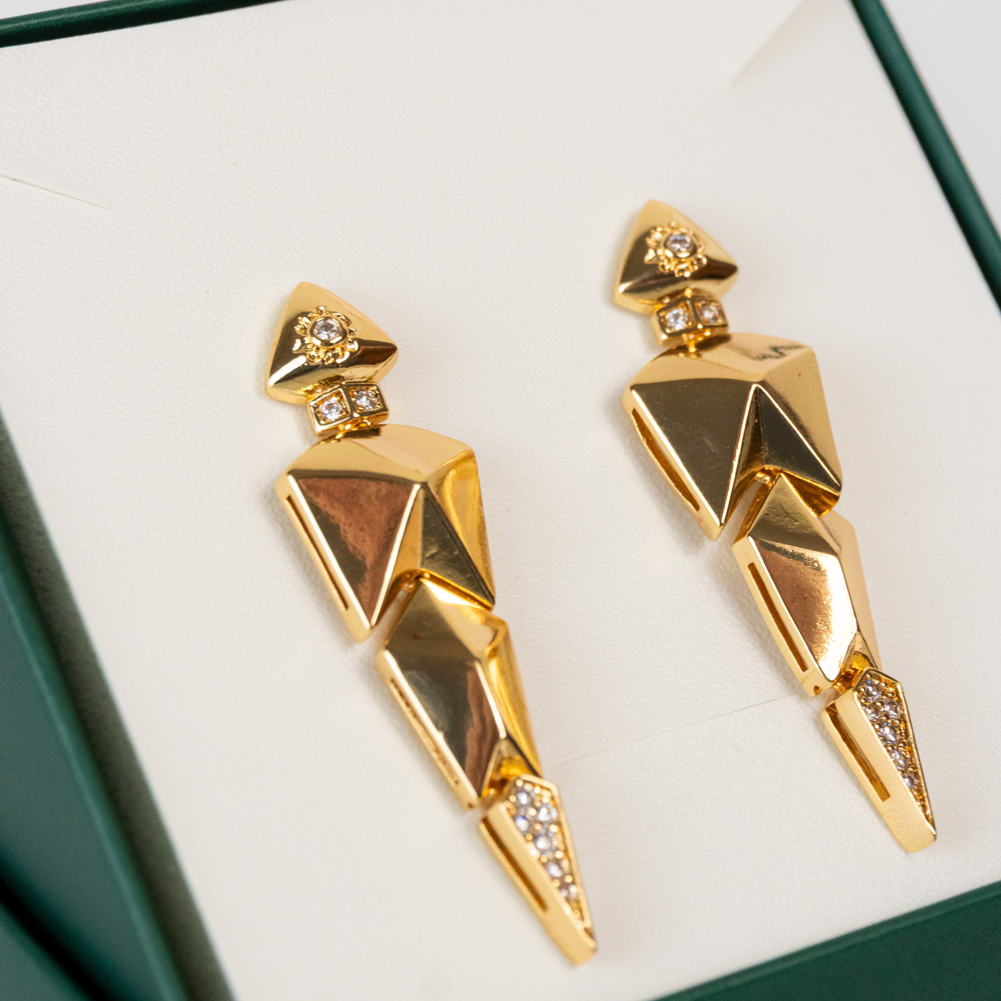 Brinco Segmentos Triangulares Lisos