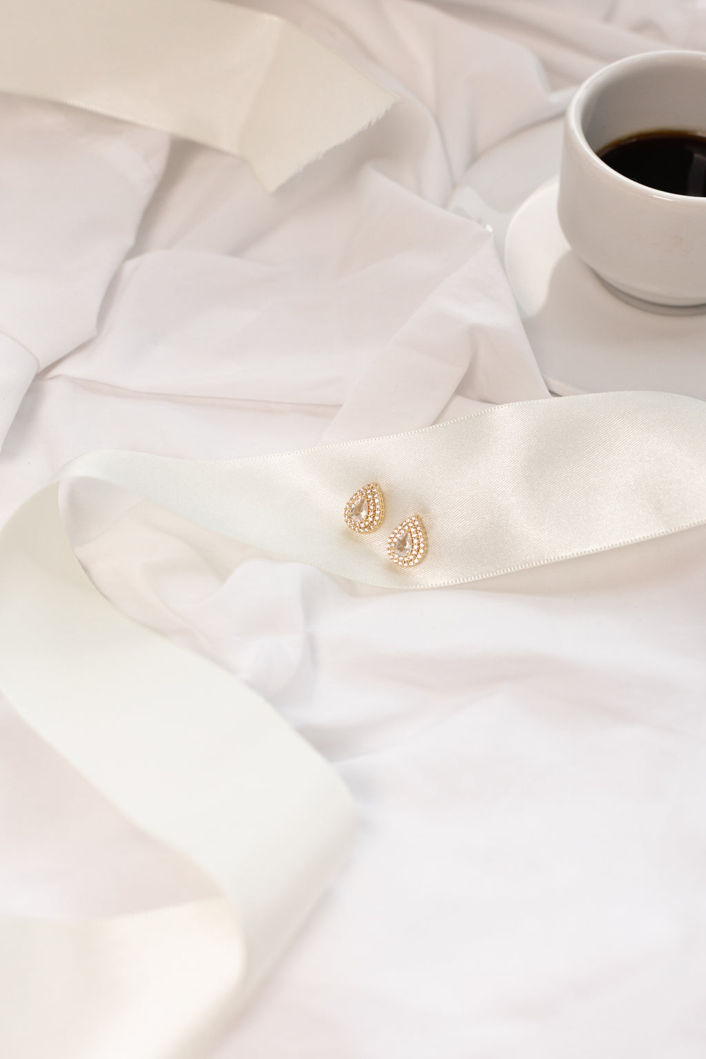 Brincos Gota Cravejados com Micro Zircônias