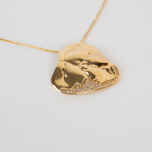 Colar com Pingente de Coração Texturizado com Micro Zircônias