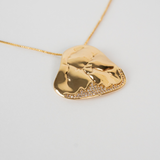 Colar com Pingente de Coração Texturizado com Micro Zircônias