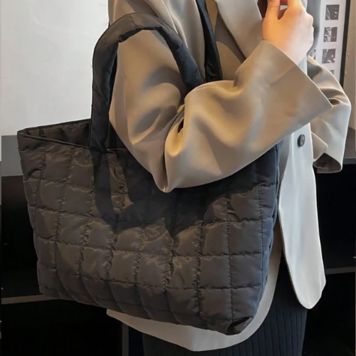 Bolsa  Feminina Ampla de Ombro Em Tecido Leve