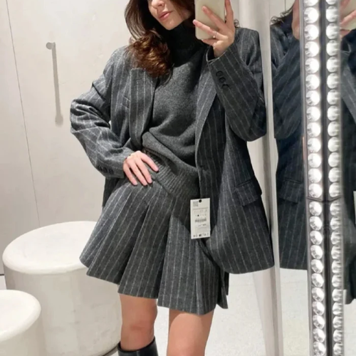 Conjunto Em Alfaiataria Com Blazer e Saia Curta