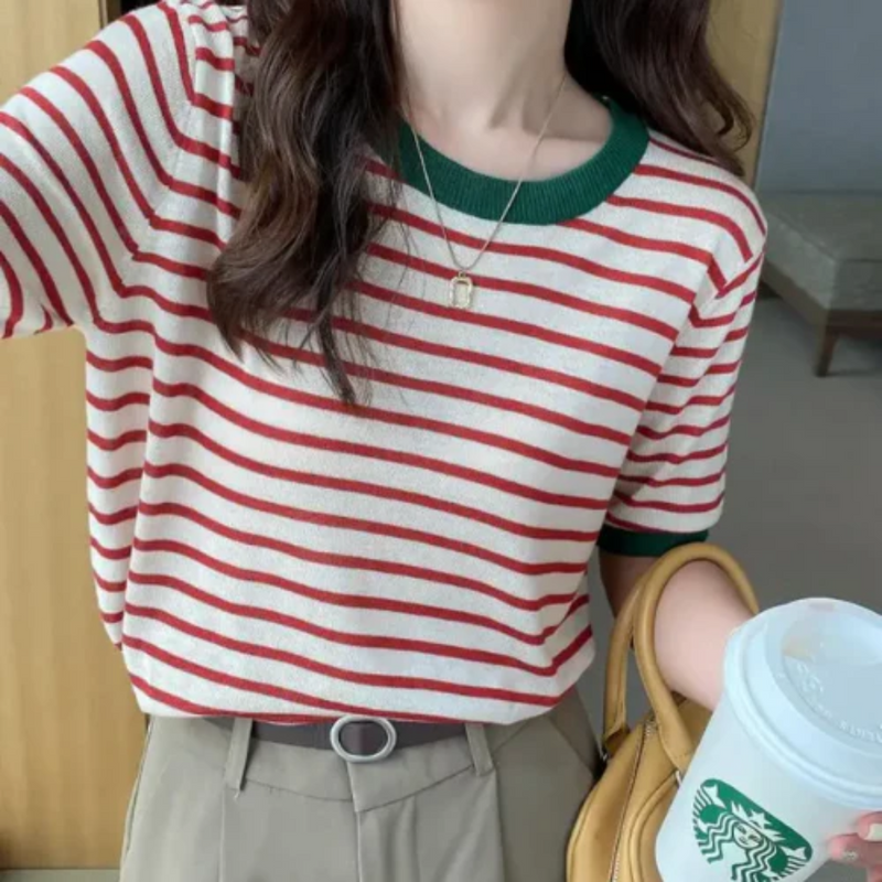 Camiseta Básica Listrada Com Gola Redonda