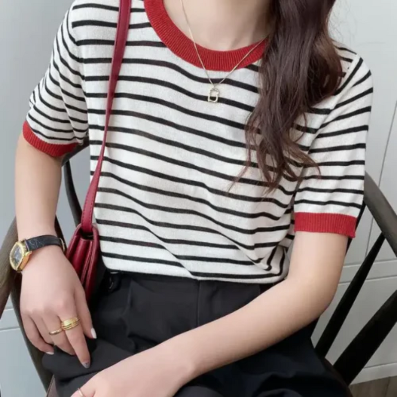 Camiseta Básica Listrada Com Gola Redonda