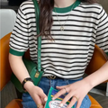 Camiseta Básica Listrada Com Gola Redonda