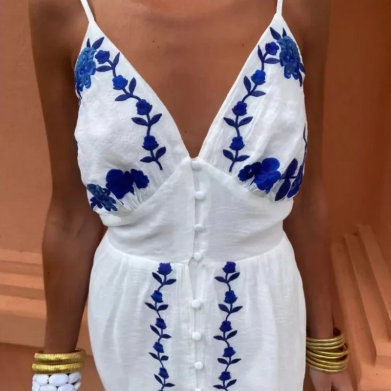 Vestido Longo de Alças Decotado com Detalhes de Crochê