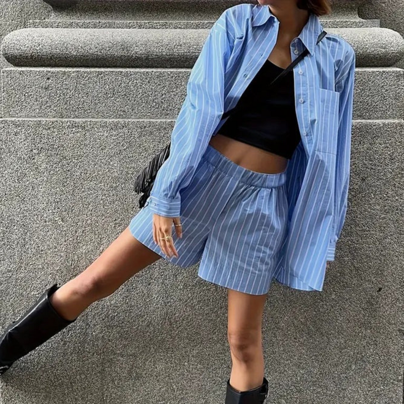 Conjunto Com Camisa Listrada Para o Verão