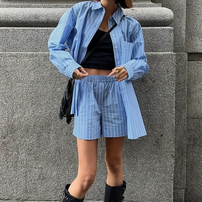 Conjunto Com Camisa Listrada Para o Verão