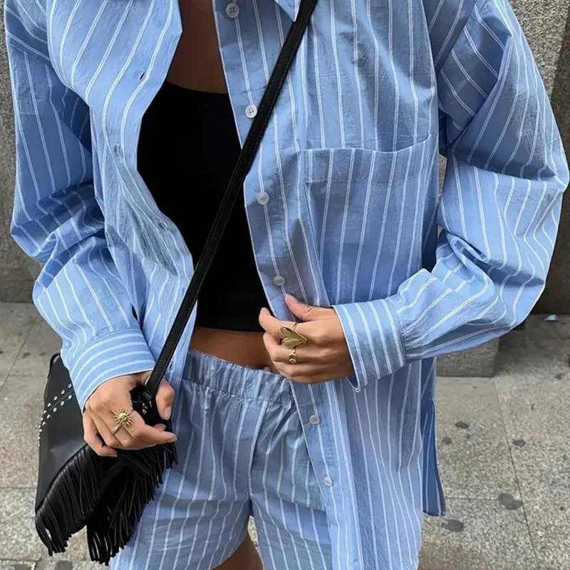 Conjunto Com Camisa Listrada Para o Verão