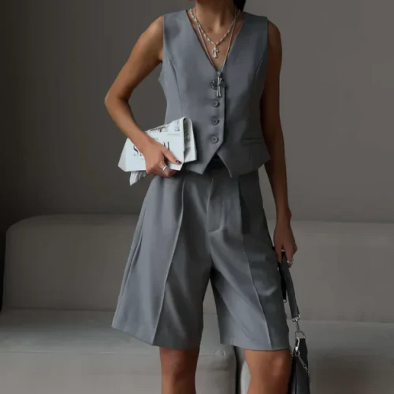 Conjunto Em Alfaiataria Com Bermuda e Colete