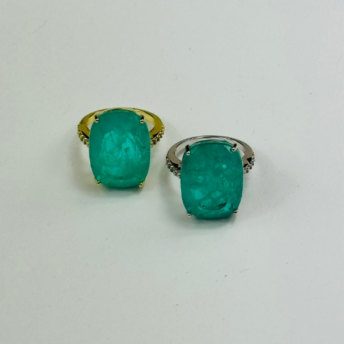Anel com Pedra Fusion Verde e Zircônias