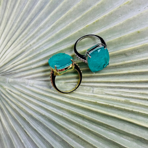 Anel com Pedra Fusion Verde e Zircônias
