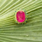 Anel com Pedra Fusion Pink e Dupla Auréola Cravejada