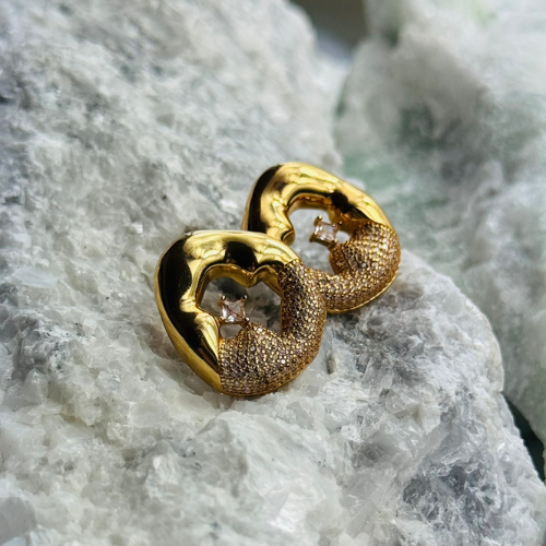 Brinco de Aro Liso e Cravejado em Micro Zircônias