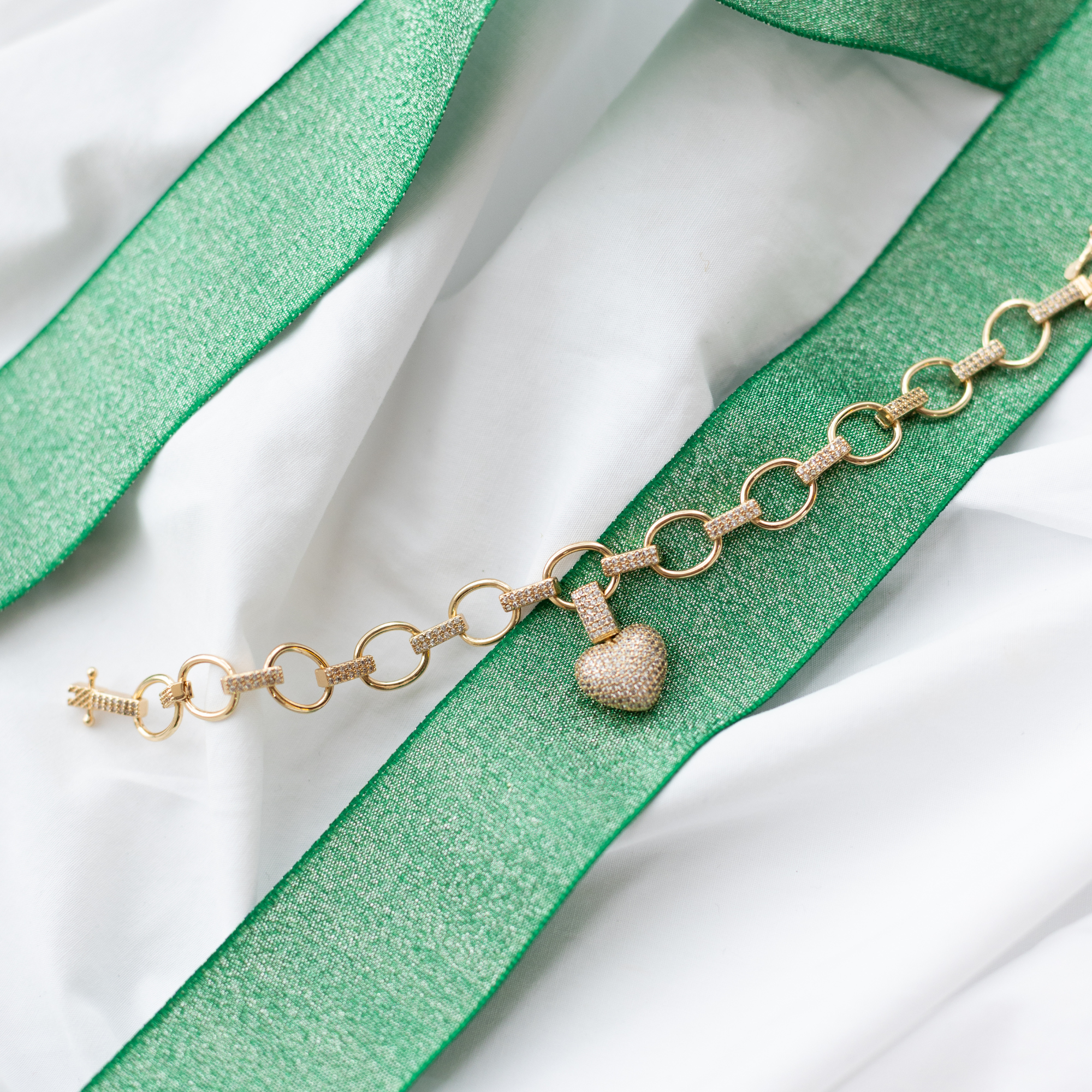 Pulseira Alma Elos com Pingente Coração - Banho de Ouro