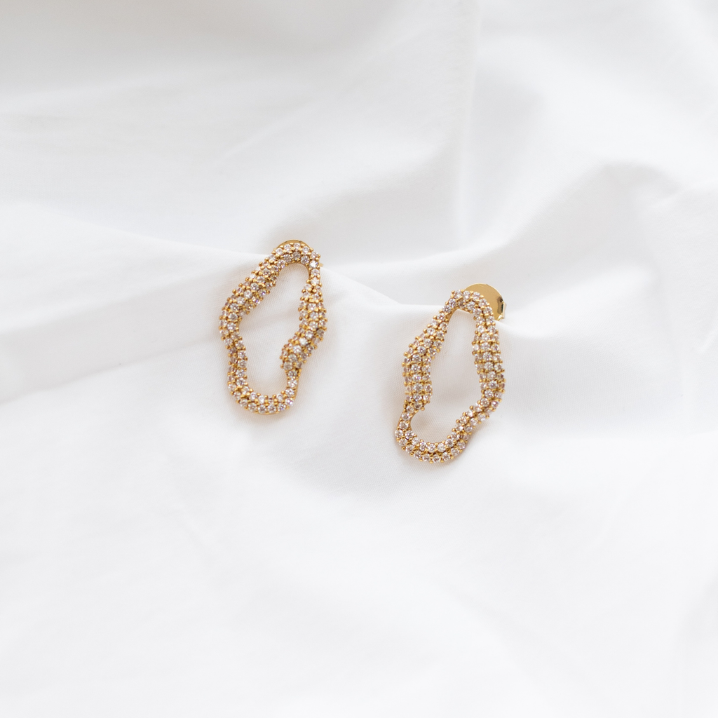 Brincos Argola Orgânica Cravejada com Micro Zircônias