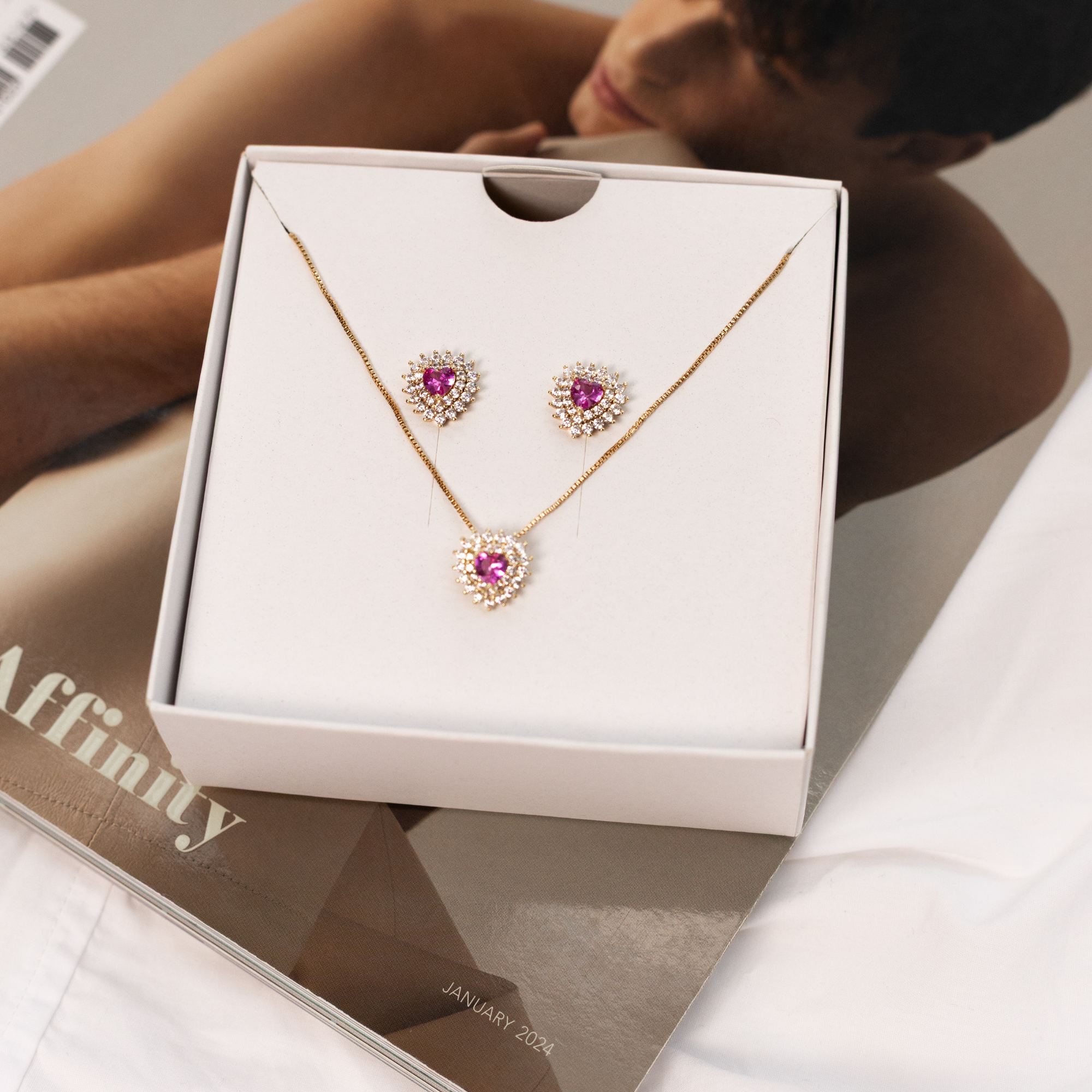 Conjunto Colar e Brincos com Pedras Rosa e Micro Zircônias