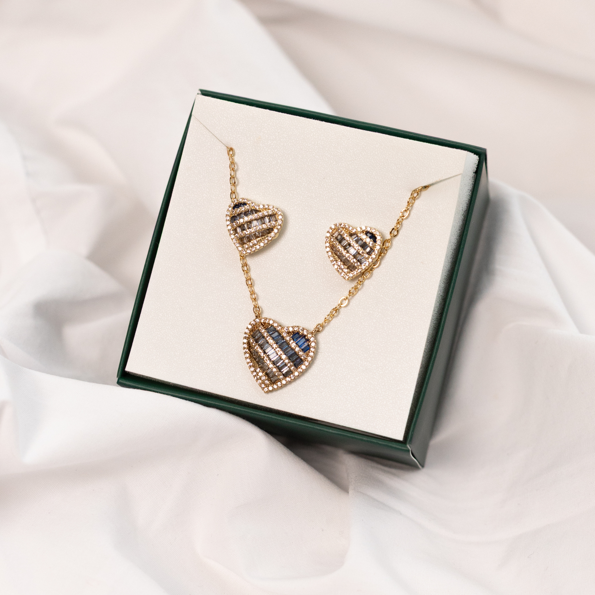 Conjunto Colar e Brincos Coração Texturizado com Micro Zircônias