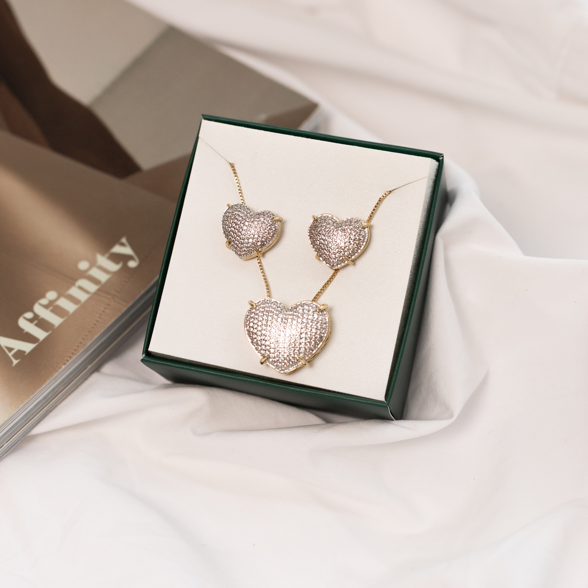 Conjunto Colar e Brincos Coração Cravejado com Micro Zircônias