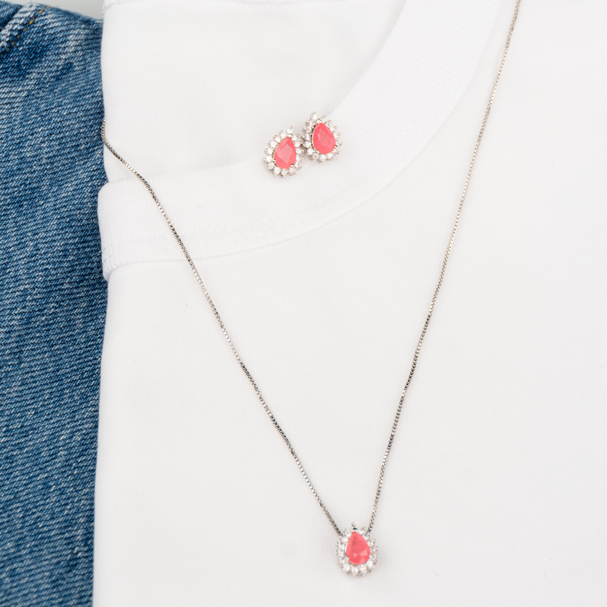 Conjunto Gota Rosa com Auréola