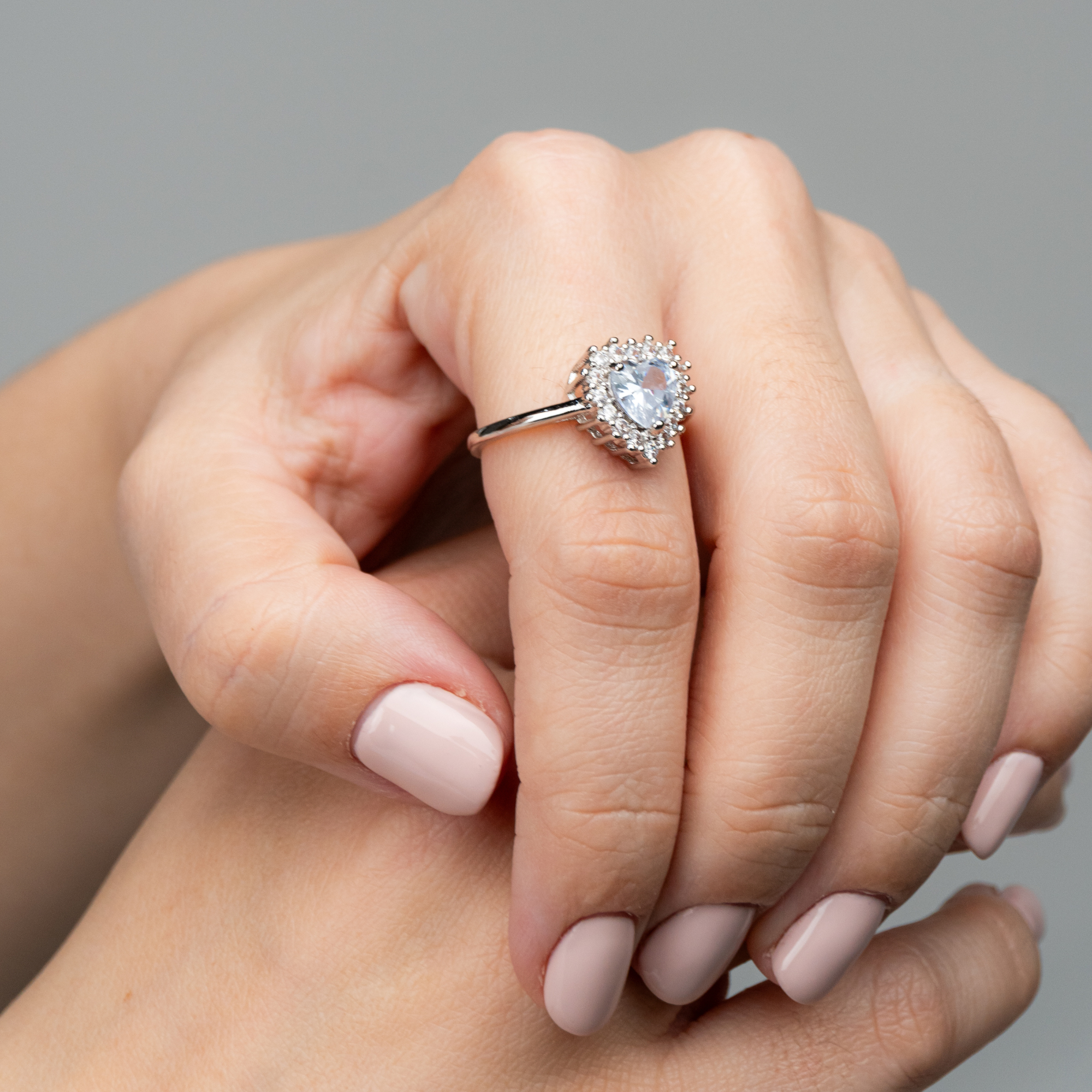 Anel Coração com Aureóla Cravejada