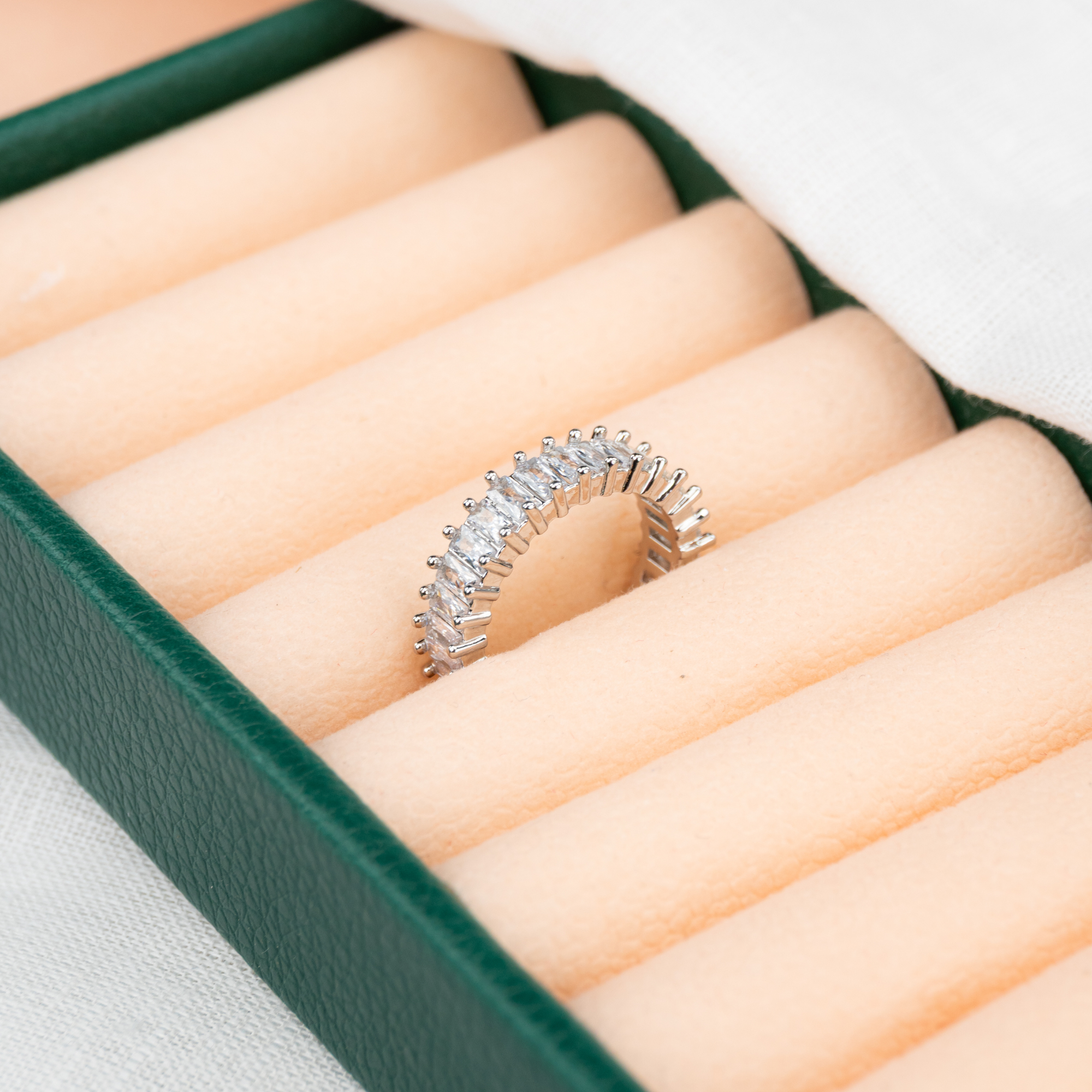 Anel Cravejado Inteiro Retangular