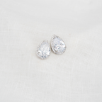 Brinco Gota Cristal com Auréola Cravejada