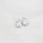 Brinco Gota Cristal com Auréola Cravejada