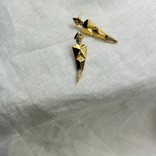 Brinco Segmentos Triangulares Lisos