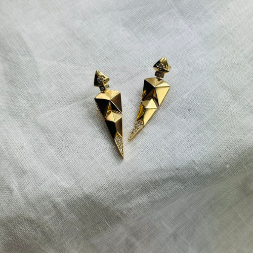 Brinco Segmentos Triangulares Lisos