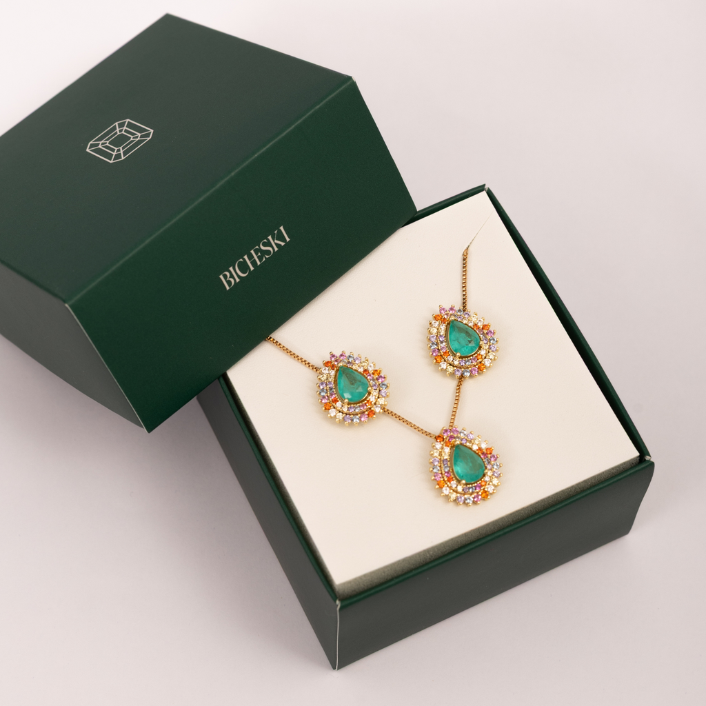 Conjunto Colar e Brincos com Pedras Verdes e Micro Zircônias