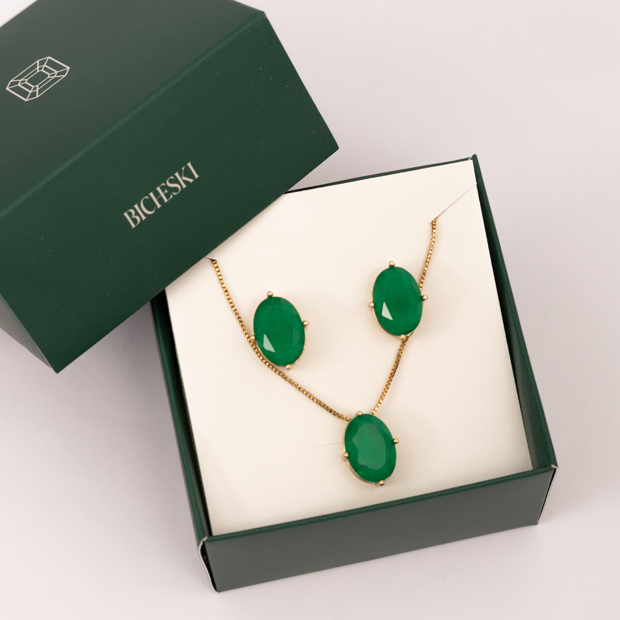 Conjunto Colar e Brincos com Pedras Verdes Ovais