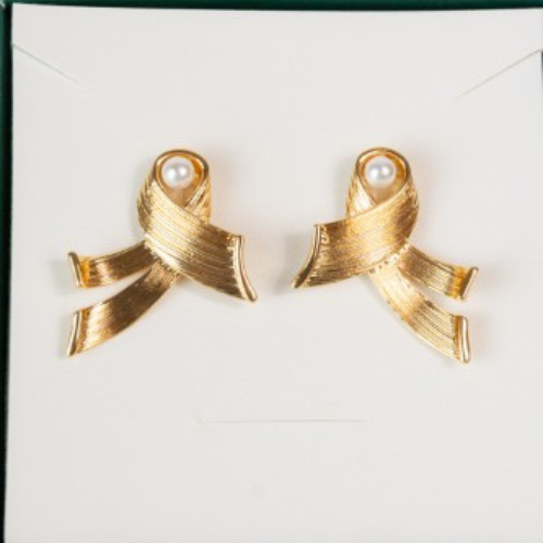 Brinco Pérola Entrelaçado por Laço Escovado