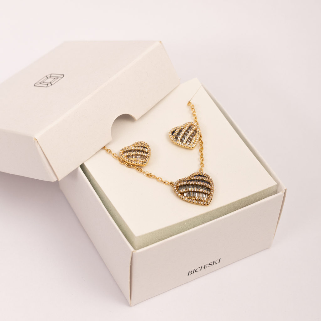 Conjunto Colar e Brincos Coração Texturizado com Micro Zircônias