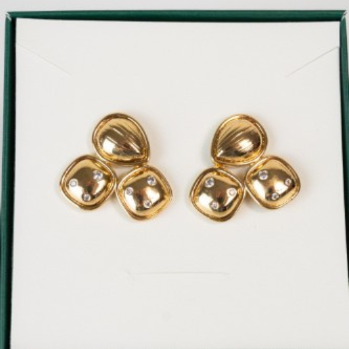 Brinco com Peças Lisas Cravejadas