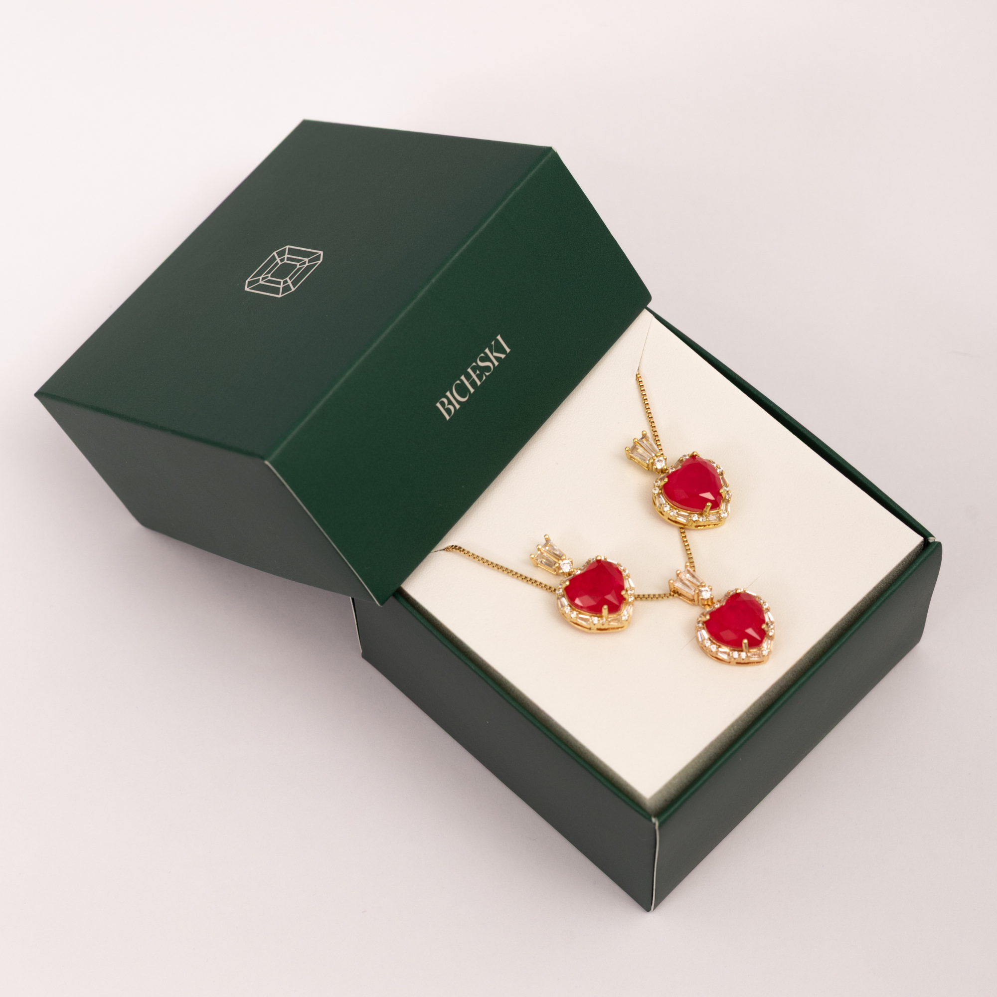 Conjunto Colar e Brincos com Pedras Vermelhas e Micro Zircônias